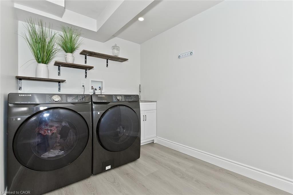 214 Ashford Drive, Barrie, ON - Indoor Photo Showing Laundry Room