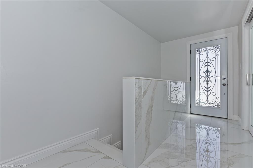 214 Ashford Drive, Barrie, ON - Indoor Photo Showing Other Room