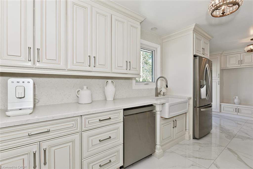 214 Ashford Drive, Barrie, ON - Indoor Photo Showing Kitchen