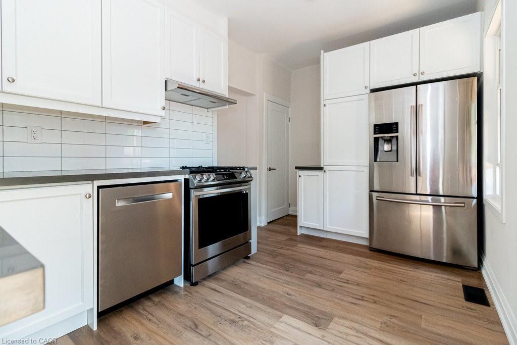 250 Avondale Street, Hamilton, ON - Indoor Photo Showing Kitchen