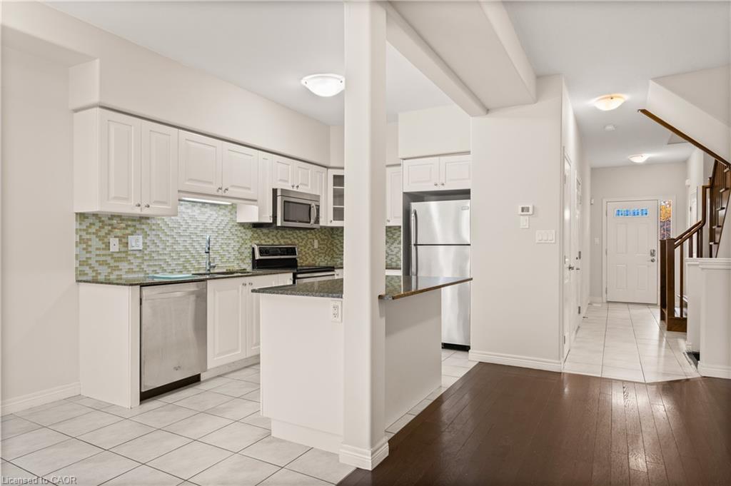 33-6 Chestnut Drive, Grimsby, ON - Indoor Photo Showing Kitchen