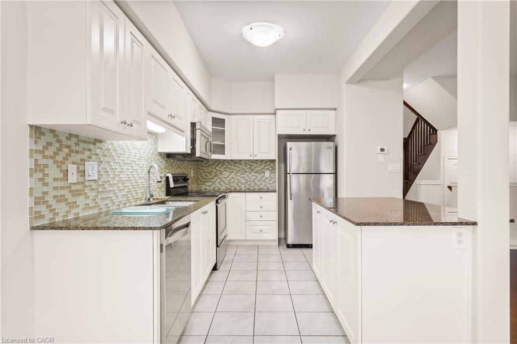 33-6 Chestnut Drive, Grimsby, ON - Indoor Photo Showing Kitchen With Upgraded Kitchen