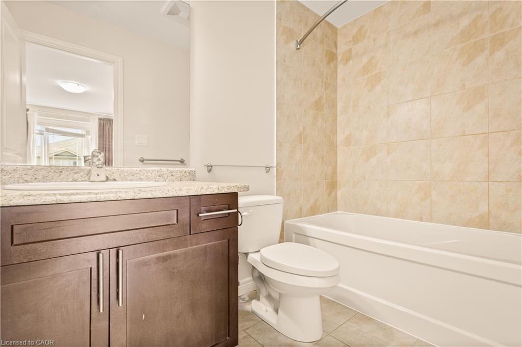 33-6 Chestnut Drive, Grimsby, ON - Indoor Photo Showing Bathroom
