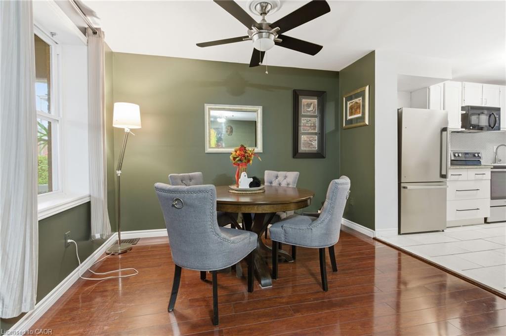 92 Huxley Avenue S, Hamilton, ON - Indoor Photo Showing Dining Room