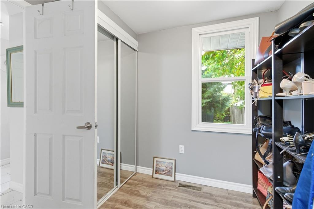 92 Huxley Avenue S, Hamilton, ON - Indoor Photo Showing Other Room