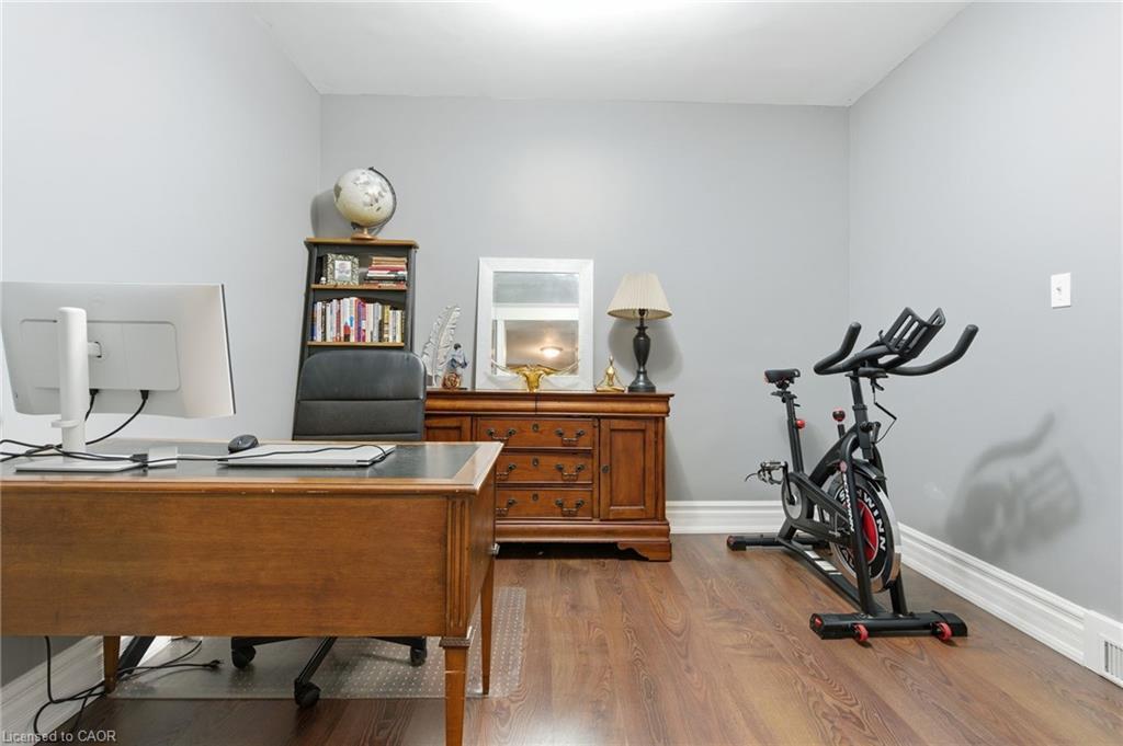 92 Huxley Avenue S, Hamilton, ON - Indoor Photo Showing Gym Room
