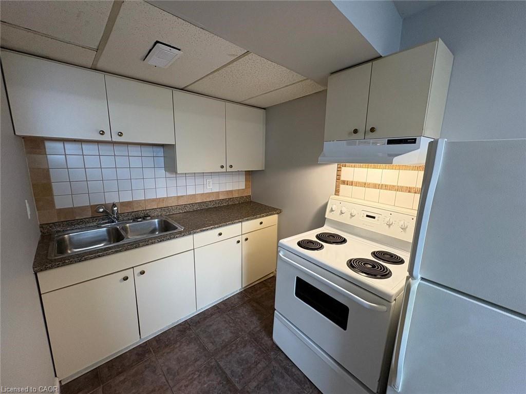 104-7 Mary Street, Hamilton, ON - Indoor Photo Showing Kitchen With Double Sink