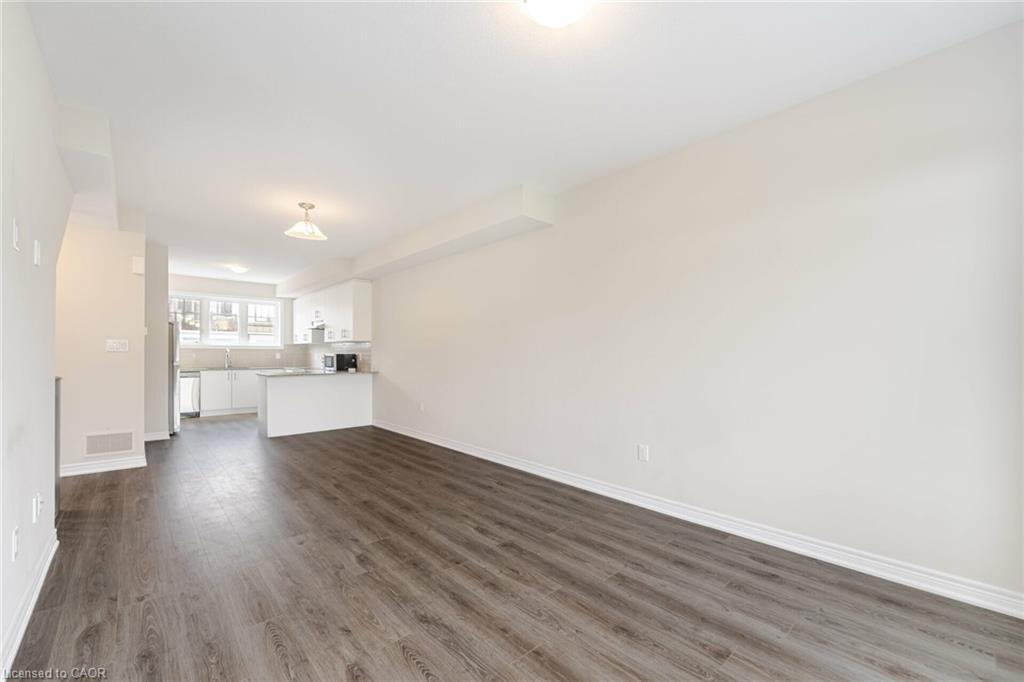 70-10 Birmingham Drive, Cambridge, ON - Indoor Photo Showing Other Room