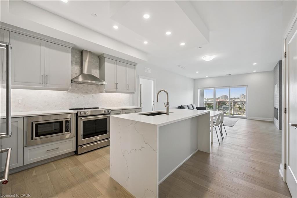 1007-71 Wyndham Street S, Guelph, ON - Indoor Photo Showing Kitchen With Upgraded Kitchen