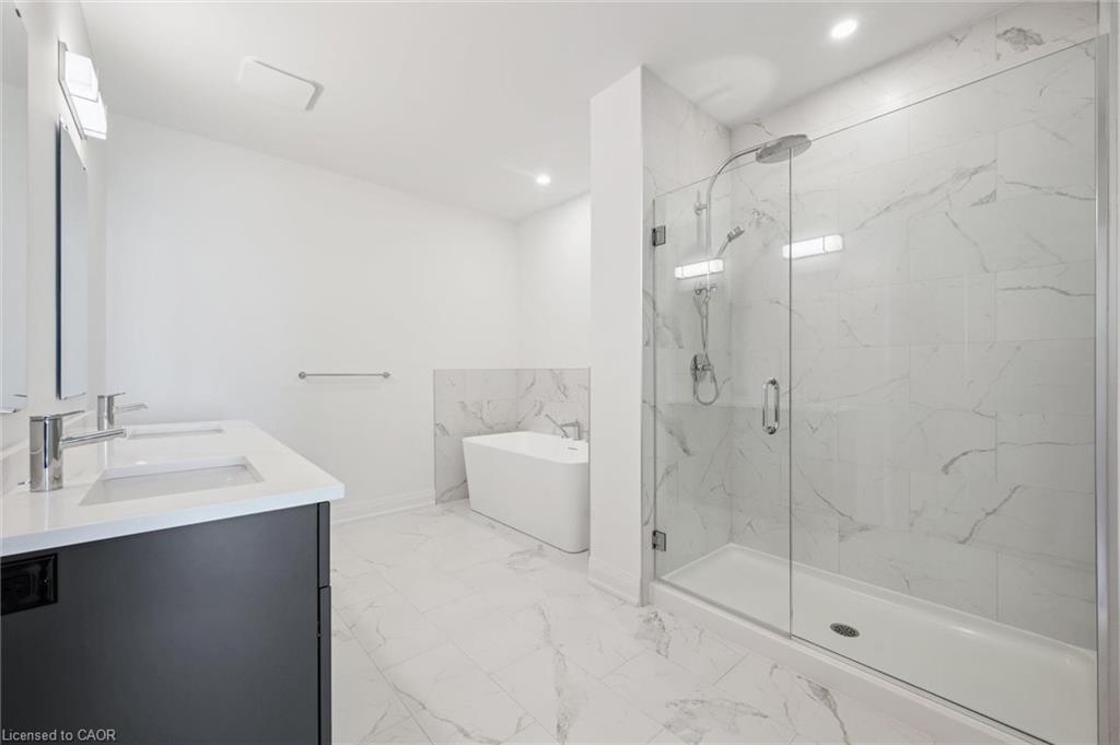 1007-71 Wyndham Street S, Guelph, ON - Indoor Photo Showing Bathroom