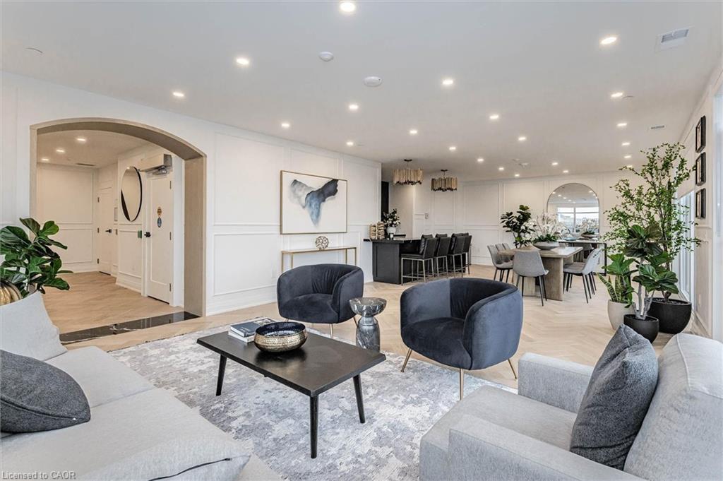 1007-71 Wyndham Street S, Guelph, ON - Indoor Photo Showing Living Room