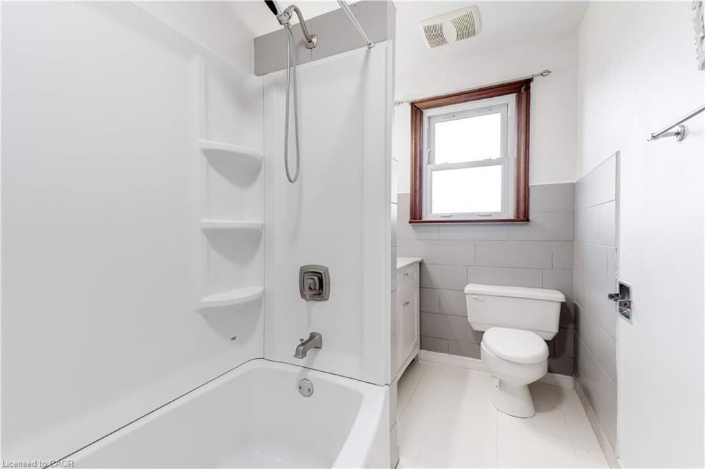 662 Harriet Street, Welland, ON - Indoor Photo Showing Bathroom