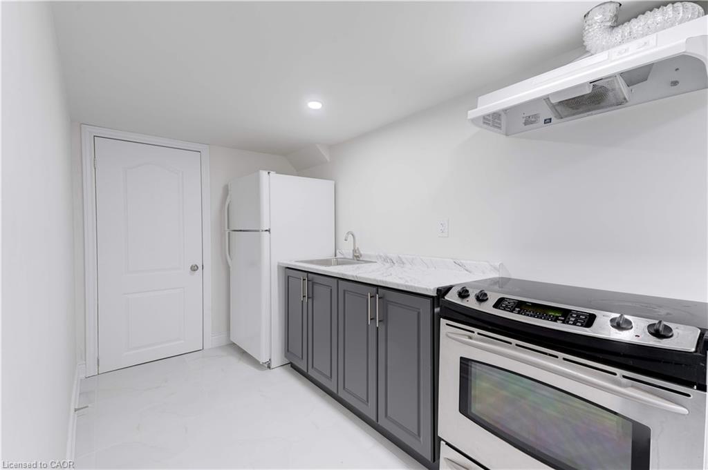 662 Harriet Street, Welland, ON - Indoor Photo Showing Kitchen