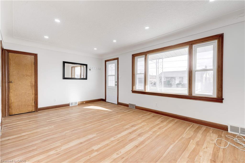 662 Harriet Street, Welland, ON - Indoor Photo Showing Other Room