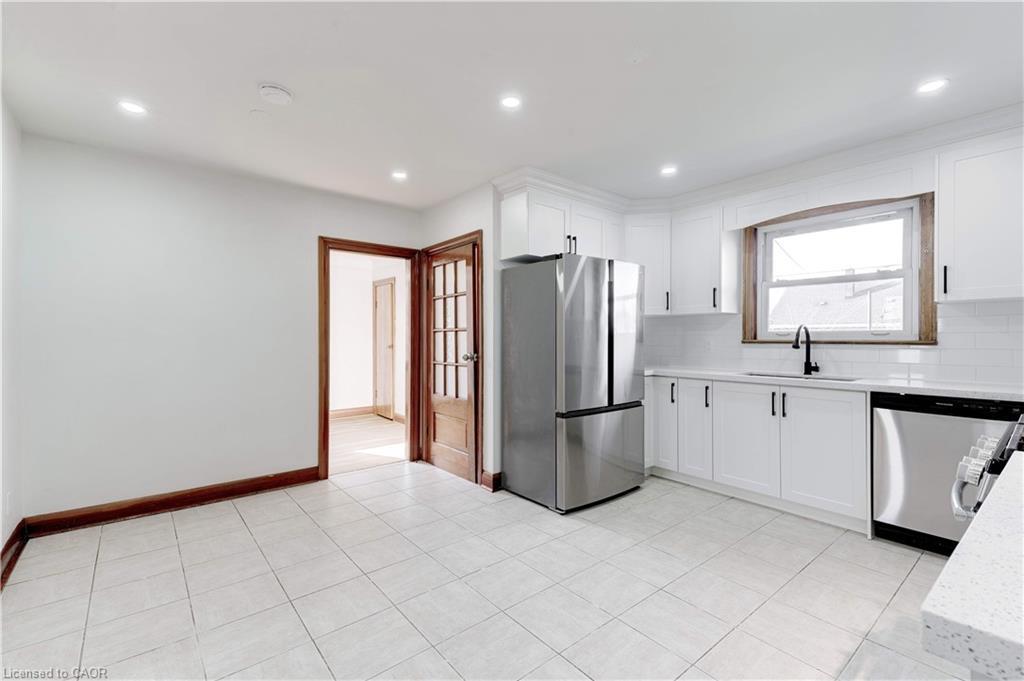 662 Harriet Street, Welland, ON - Indoor Photo Showing Kitchen