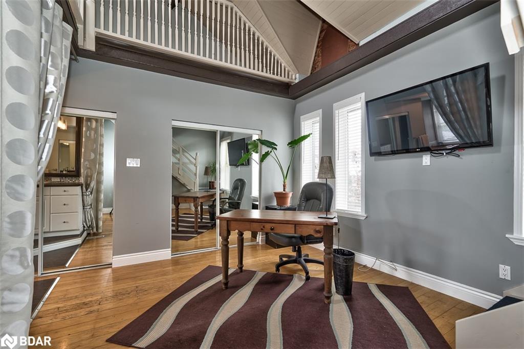 19 Oxford Street, Hamilton, ON - Indoor Photo Showing Office