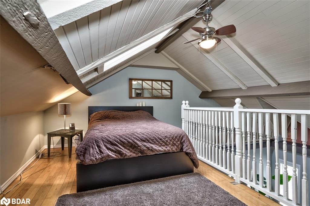 19 Oxford Street, Hamilton, ON - Indoor Photo Showing Bedroom