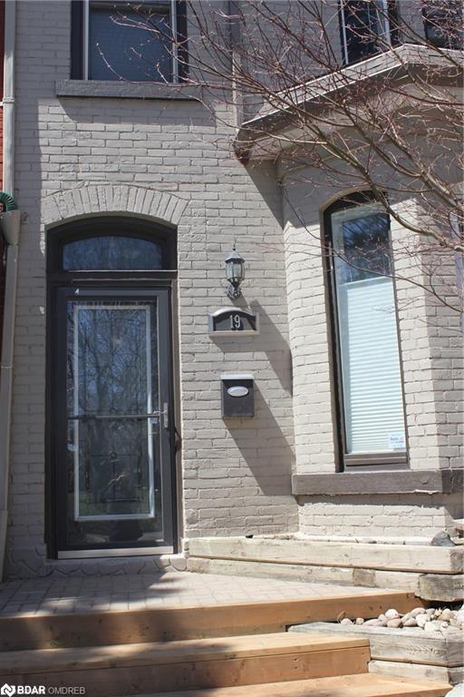 19 Oxford Street, Hamilton, ON - Outdoor With Fireplace