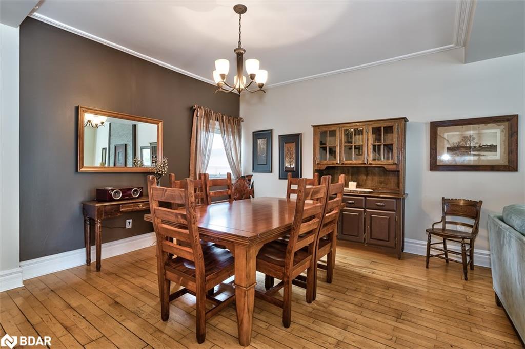 19 Oxford Street, Hamilton, ON - Indoor Photo Showing Dining Room