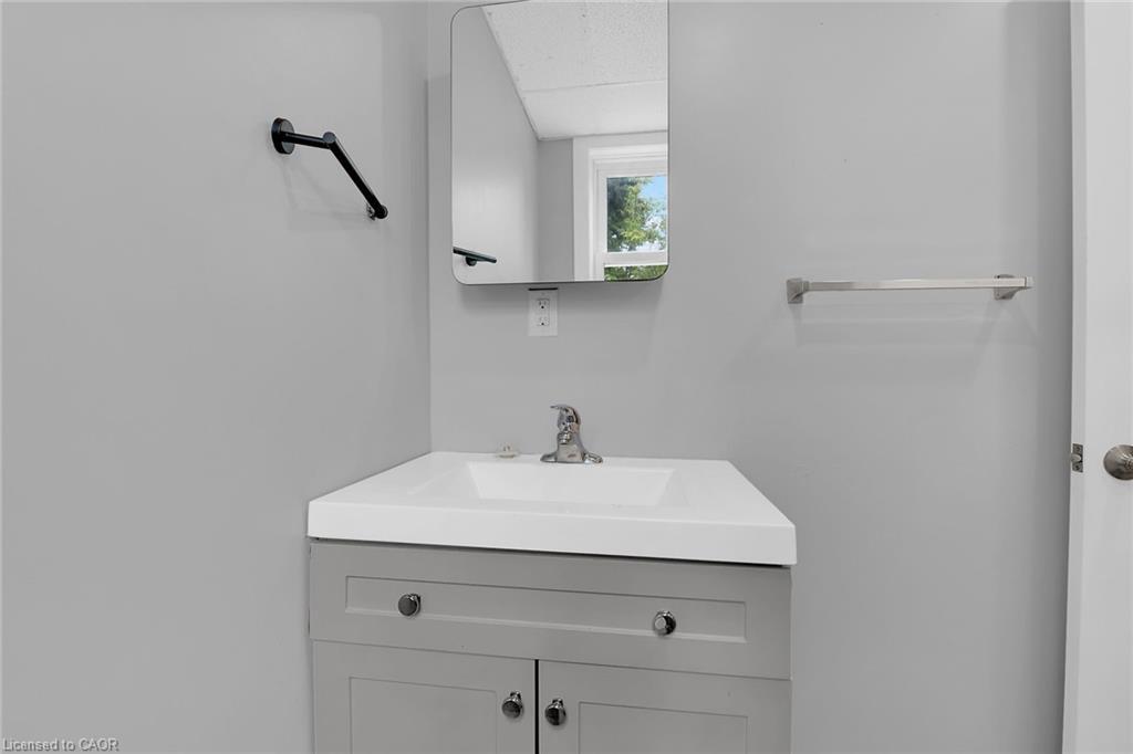 8 Nickel Street, Port Colborne, ON - Indoor Photo Showing Bathroom