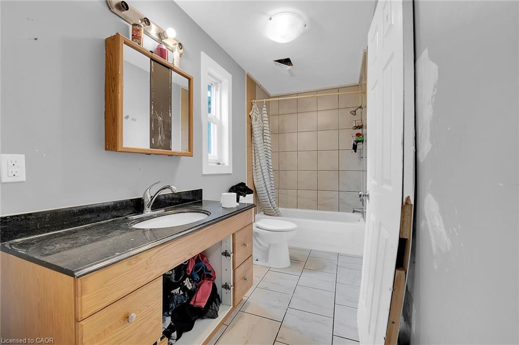 8 Nickel Street, Port Colborne, ON - Indoor Photo Showing Bathroom