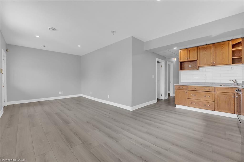 8 Nickel Street, Port Colborne, ON - Indoor Photo Showing Kitchen