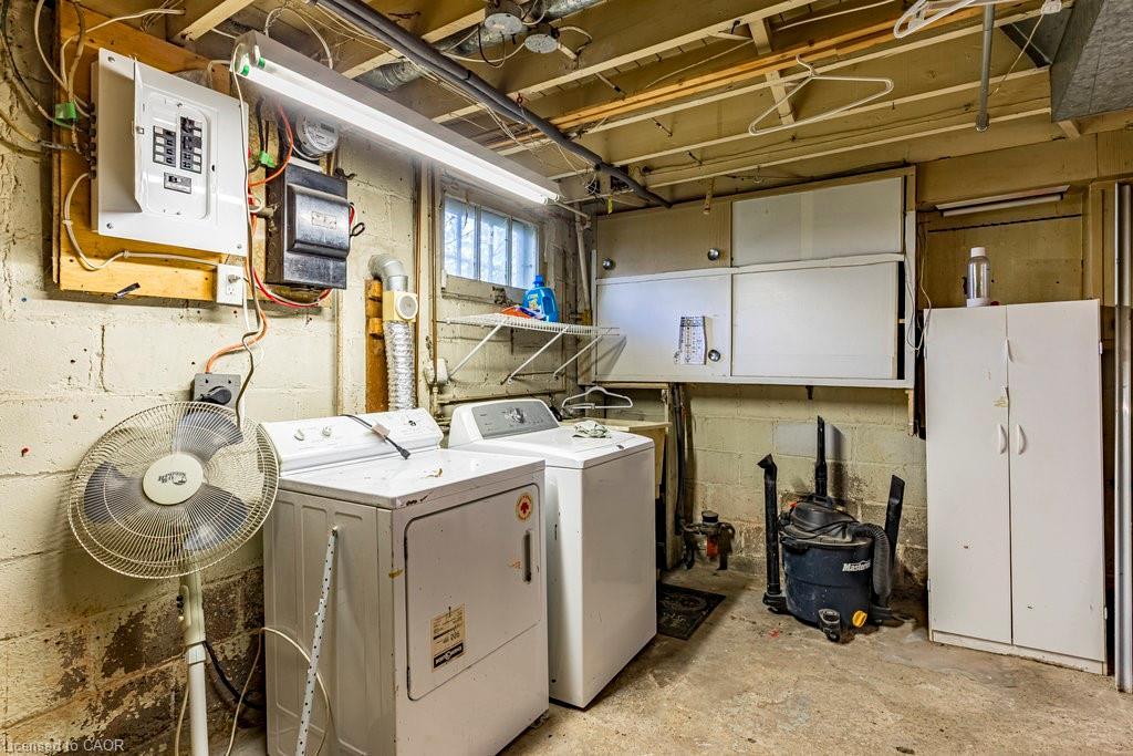 132 Tope Crescent, Hamilton, ON - Indoor Photo Showing Laundry Room