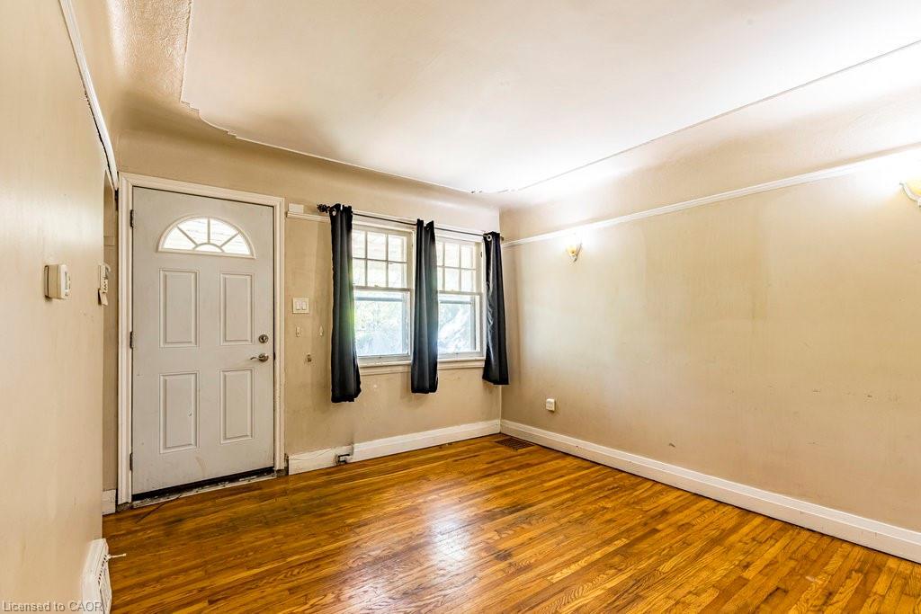 132 Tope Crescent, Hamilton, ON - Indoor Photo Showing Other Room