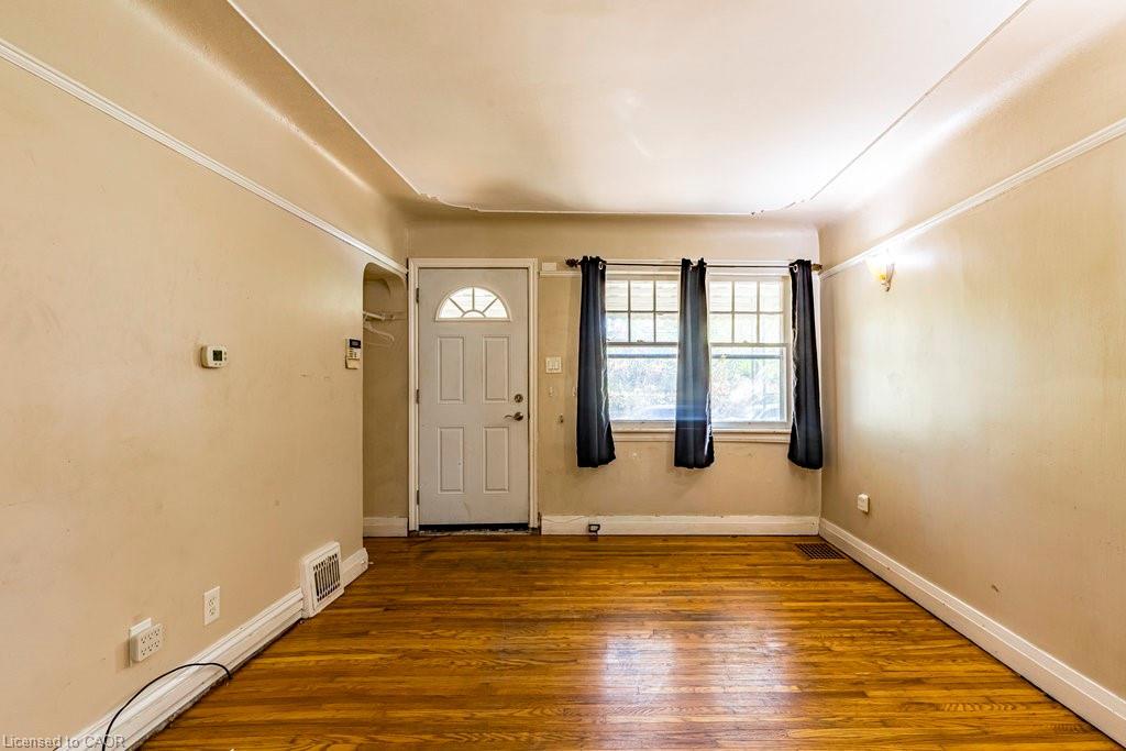 132 Tope Crescent, Hamilton, ON - Indoor Photo Showing Other Room