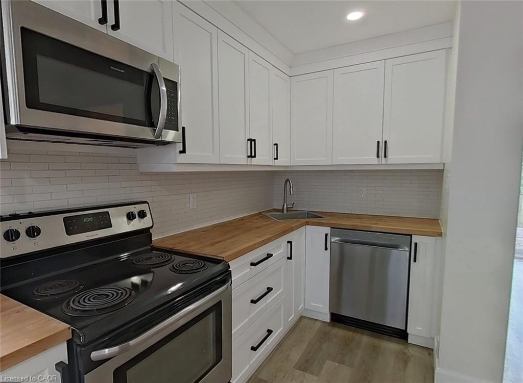 1830 Coronation Boulevard, Cambridge, ON - Indoor Photo Showing Kitchen With Stainless Steel Kitchen