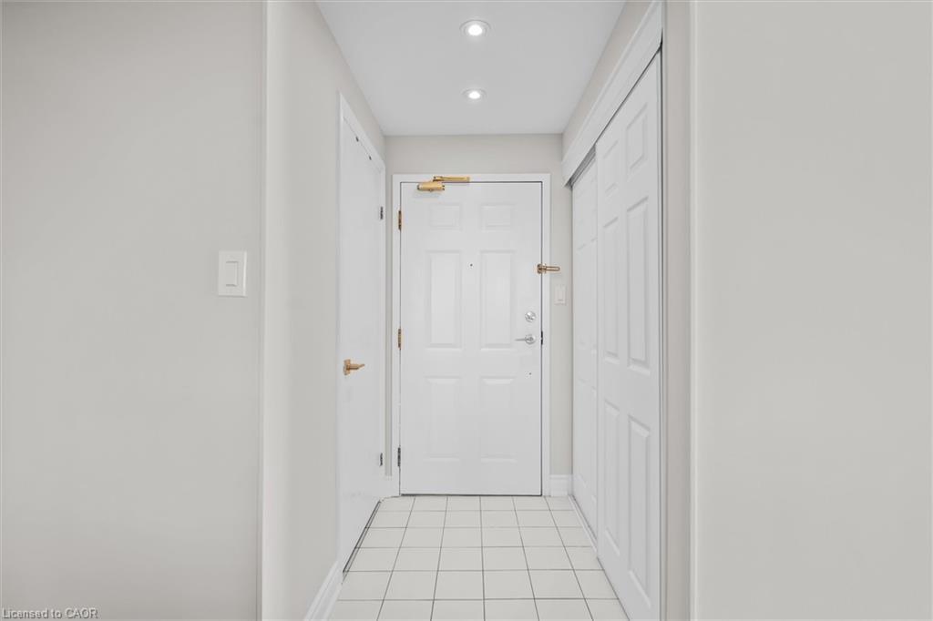 1107-5090 Pinedale Avenue, Burlington, ON - Indoor Photo Showing Other Room
