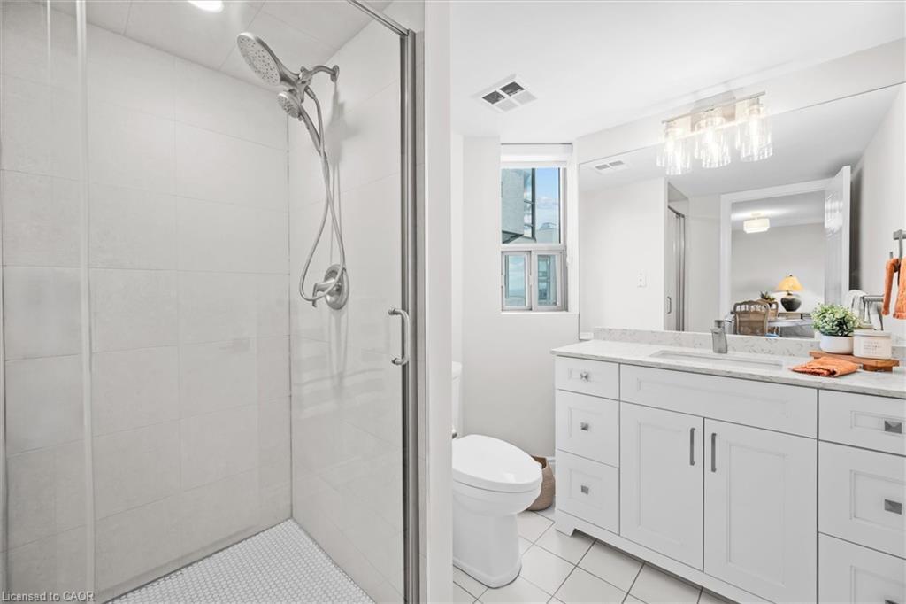 1107-5090 Pinedale Avenue, Burlington, ON - Indoor Photo Showing Bathroom
