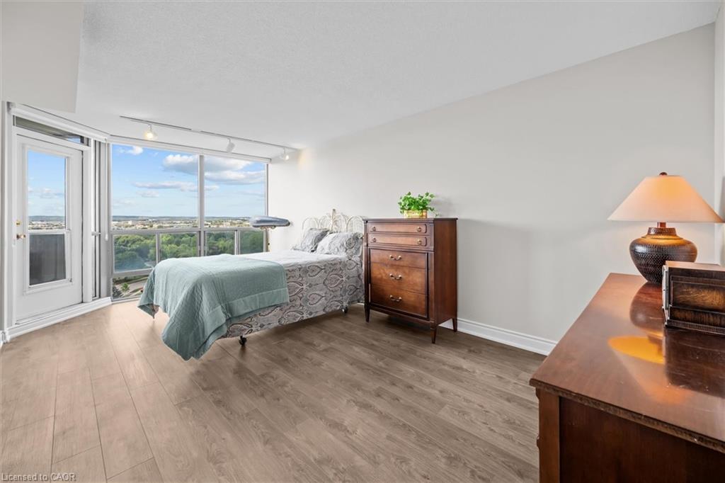 1107-5090 Pinedale Avenue, Burlington, ON - Indoor Photo Showing Bedroom