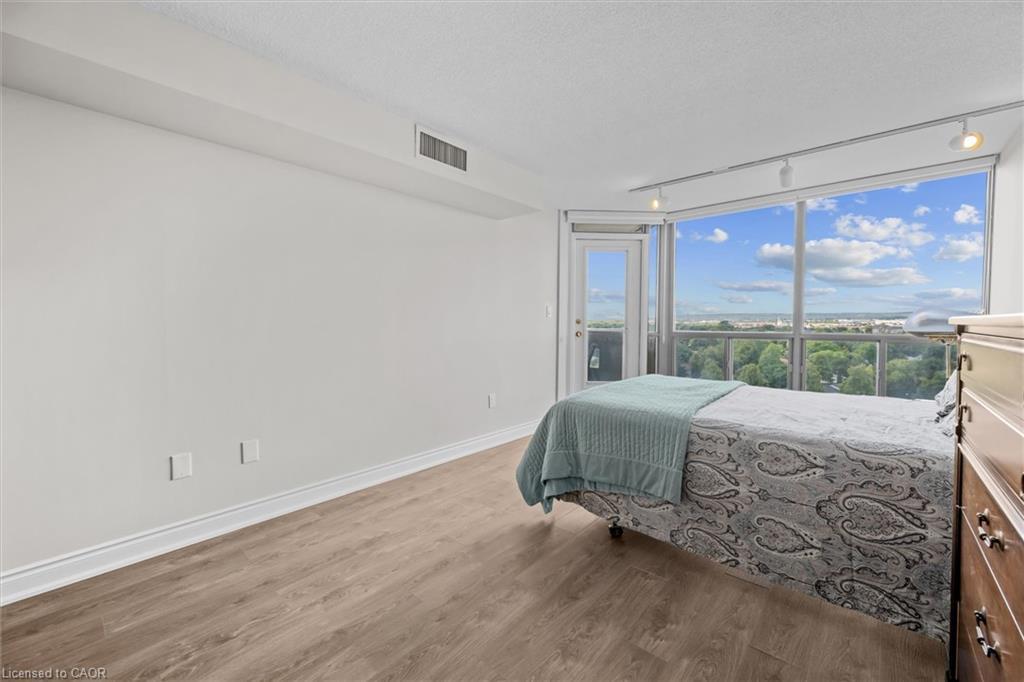 1107-5090 Pinedale Avenue, Burlington, ON - Indoor Photo Showing Bedroom