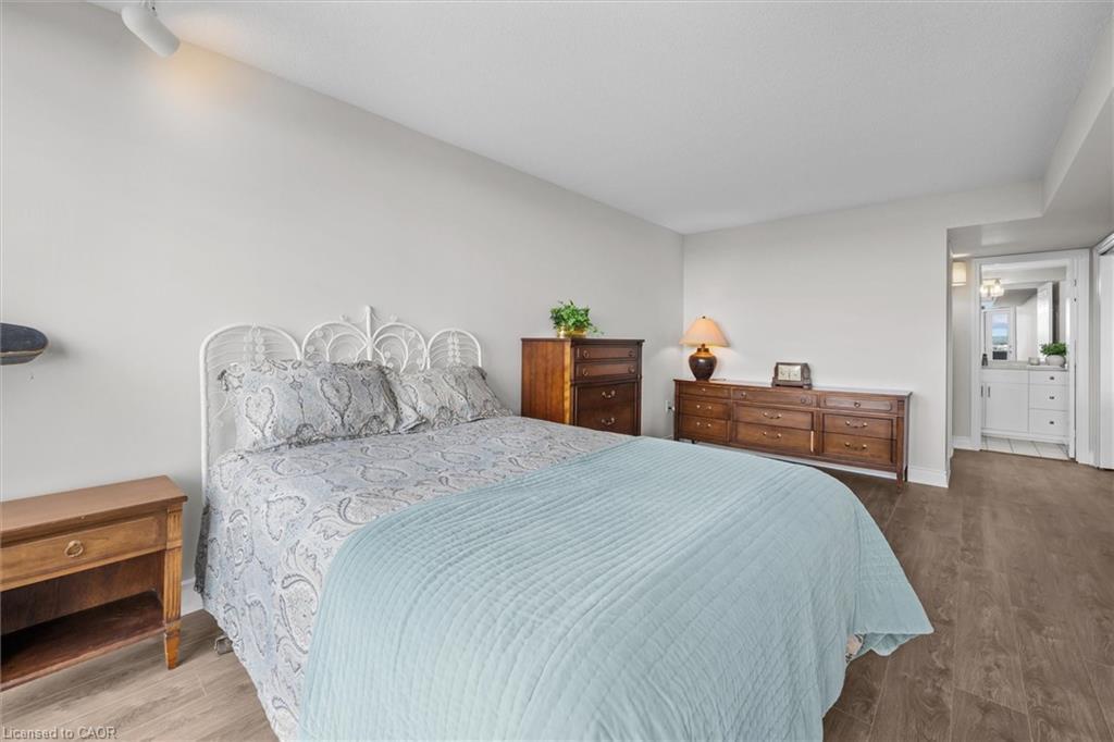 1107-5090 Pinedale Avenue, Burlington, ON - Indoor Photo Showing Bedroom