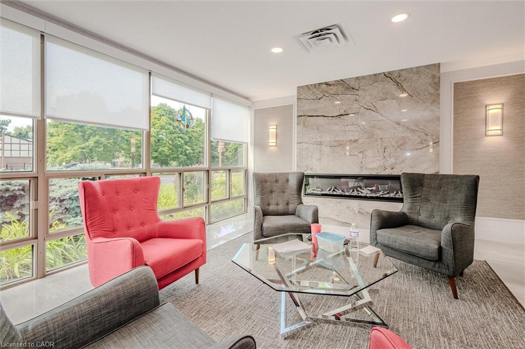 1107-5090 Pinedale Avenue, Burlington, ON - Indoor Photo Showing Living Room With Fireplace