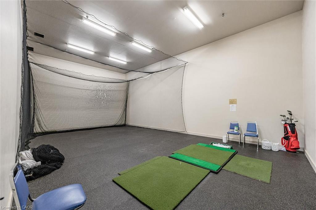 1107-5090 Pinedale Avenue, Burlington, ON - Indoor Photo Showing Garage