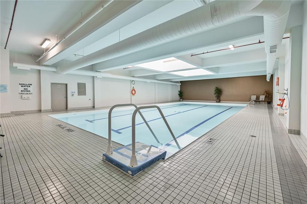 1107-5090 Pinedale Avenue, Burlington, ON - Indoor Photo Showing Other Room With In Ground Pool