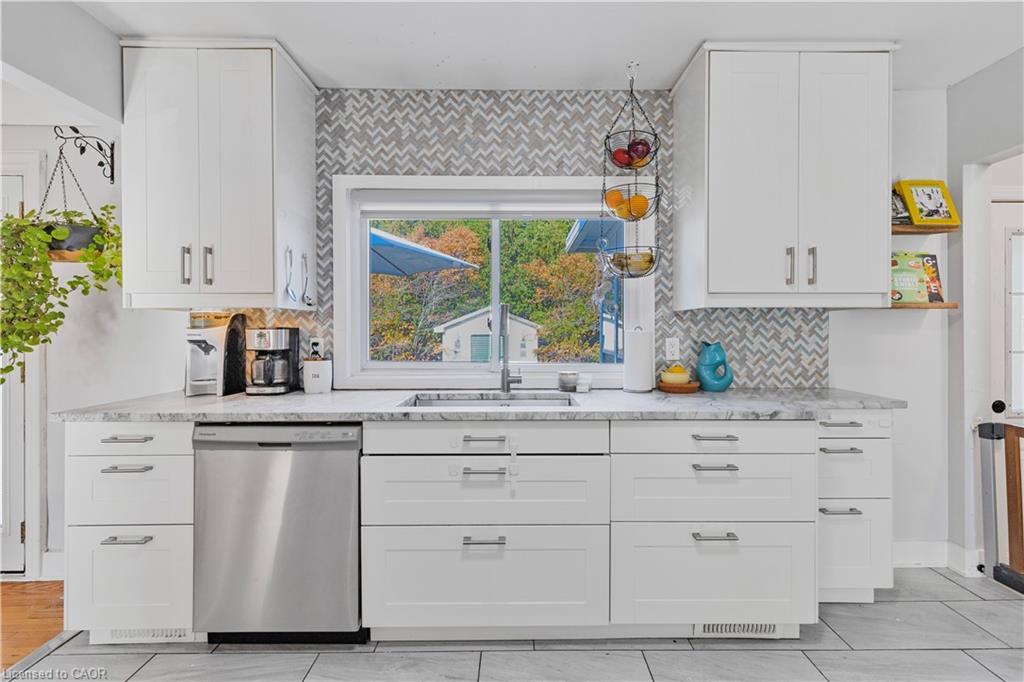 1177 Bellview Street, Burlington, ON - Indoor Photo Showing Kitchen