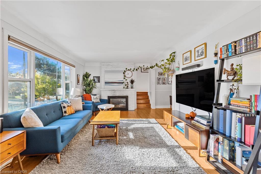 1177 Bellview Street, Burlington, ON - Indoor Photo Showing Living Room With Fireplace