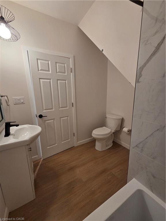 3-30 Stirton Street, Hamilton, ON - Indoor Photo Showing Bathroom
