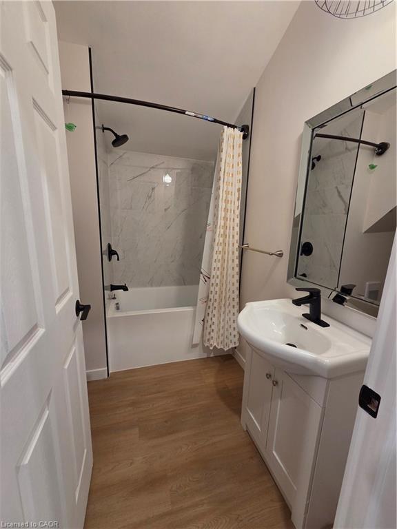 3-30 Stirton Street, Hamilton, ON - Indoor Photo Showing Bathroom