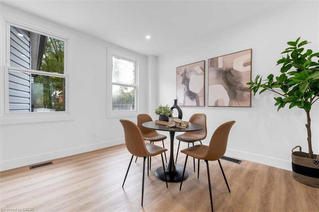 20 Hill Street, Hamilton, ON - Indoor Photo Showing Dining Room