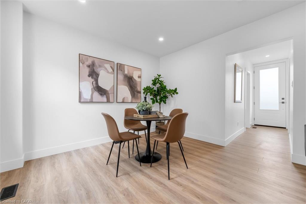 20 Hill Street, Hamilton, ON - Indoor Photo Showing Dining Room