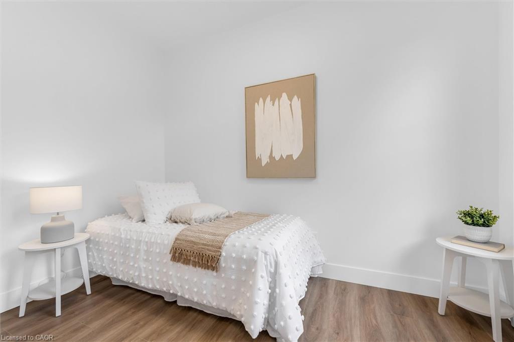 20 Hill Street, Hamilton, ON - Indoor Photo Showing Bedroom