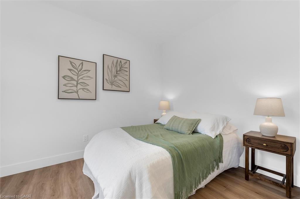 20 Hill Street, Hamilton, ON - Indoor Photo Showing Bedroom