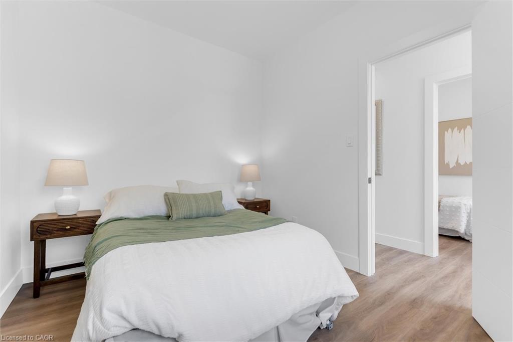 20 Hill Street, Hamilton, ON - Indoor Photo Showing Bedroom