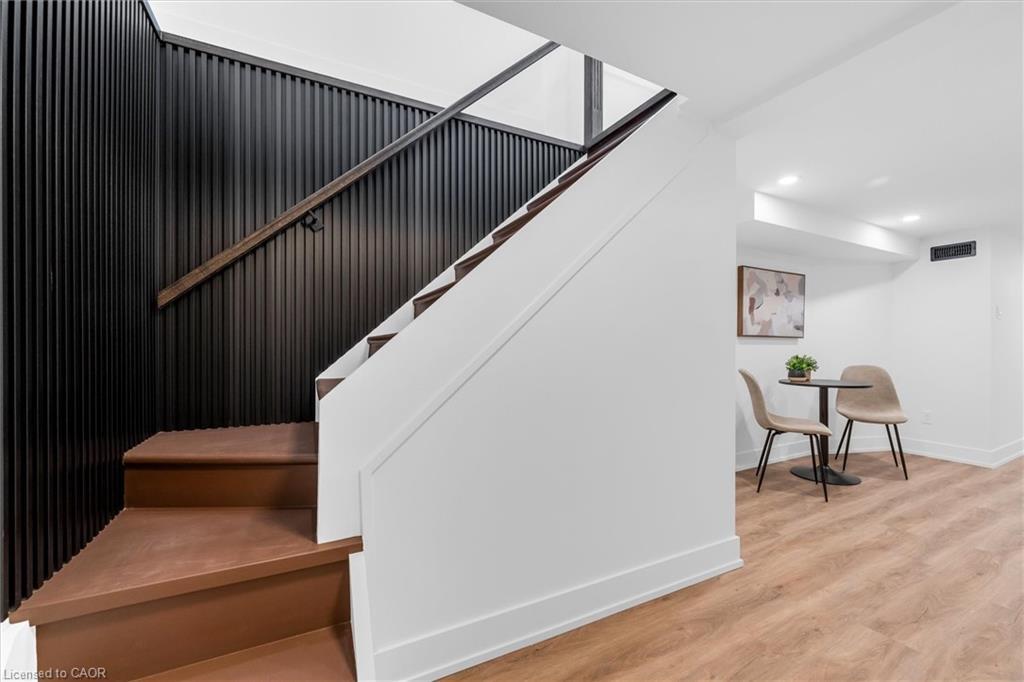 20 Hill Street, Hamilton, ON - Indoor Photo Showing Other Room