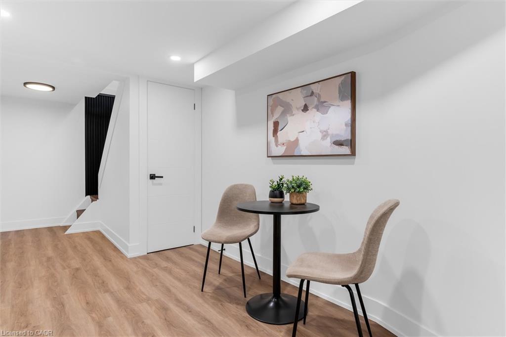 20 Hill Street, Hamilton, ON - Indoor Photo Showing Dining Room