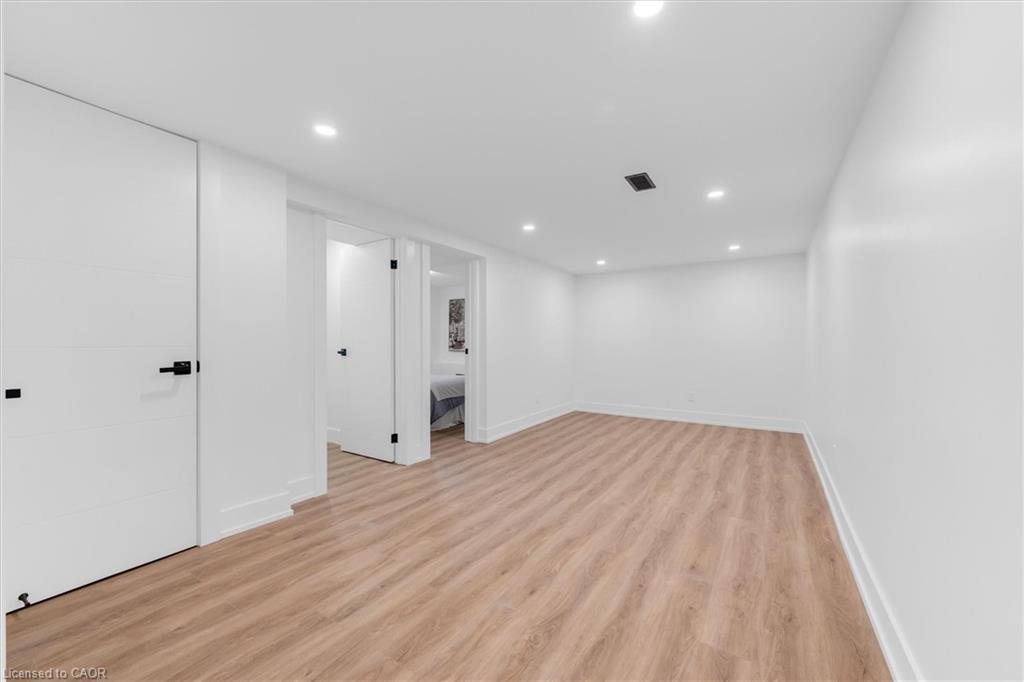 20 Hill Street, Hamilton, ON - Indoor Photo Showing Other Room